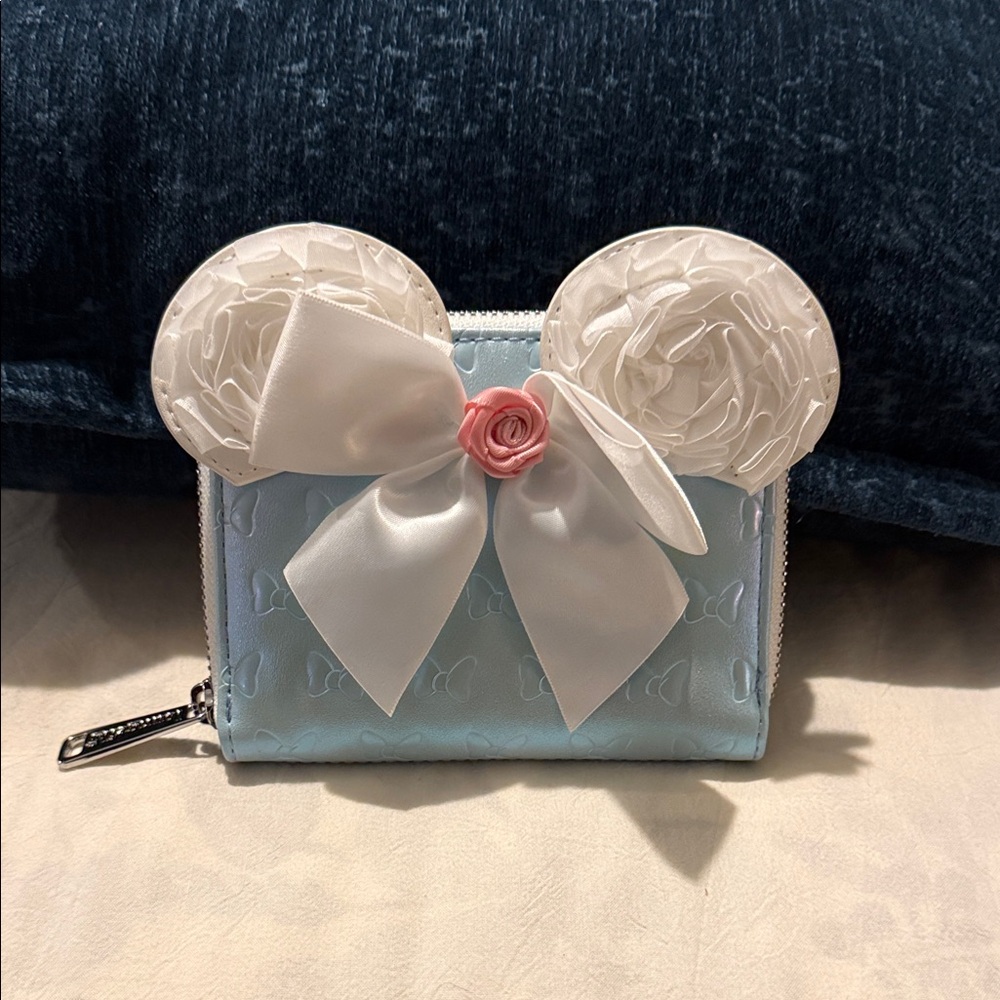 Disney Loungefly Wallet (hard tag)